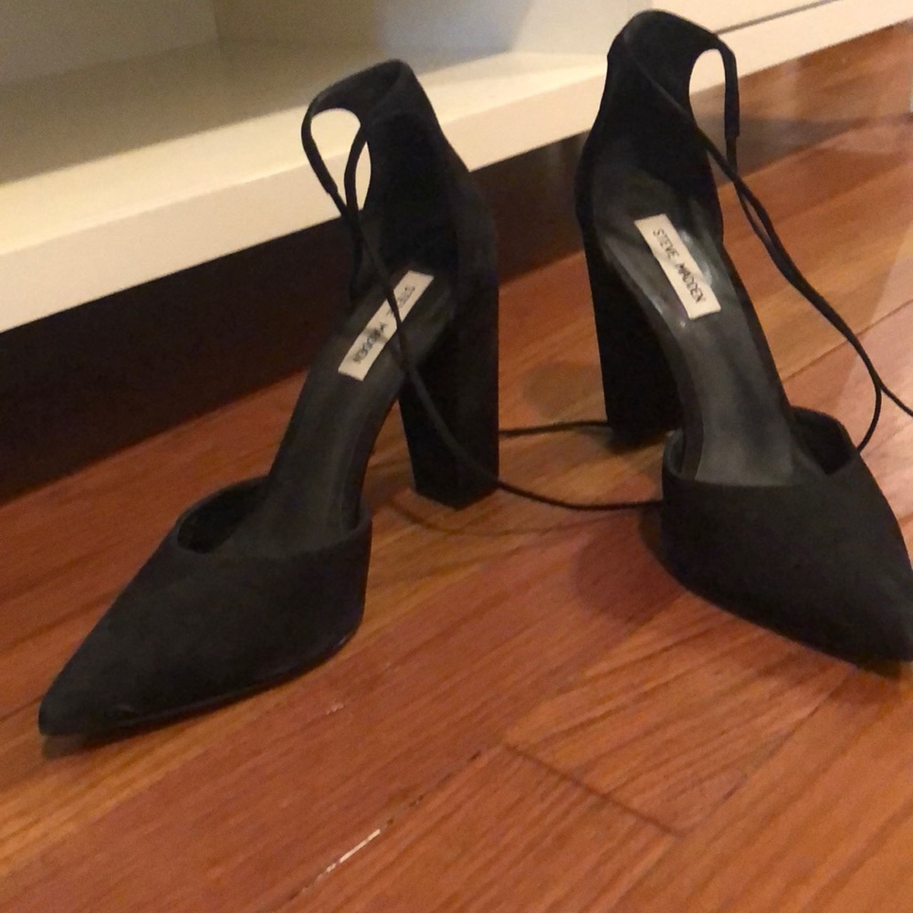 Steve Madden black pointy heels